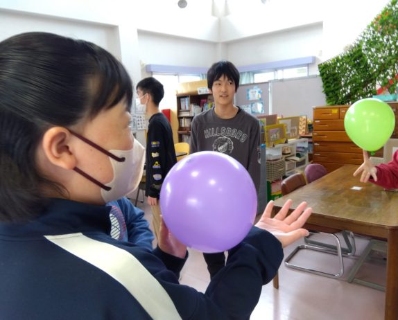 風船回しゲーム